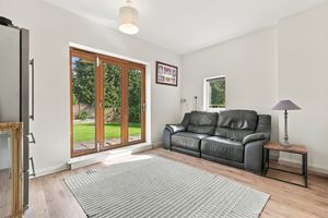 LAKESIDE LODGE- click for photo gallery